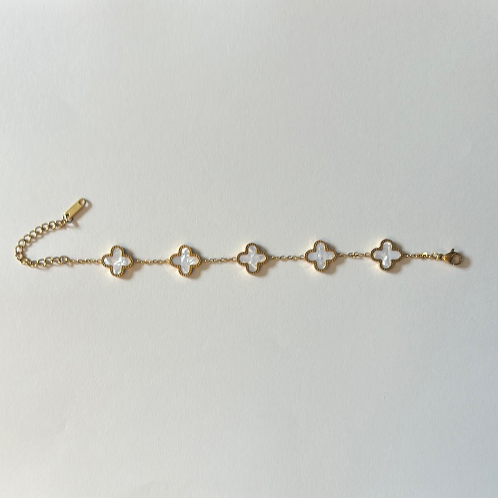 Elegant Gold and White Clover Bracelet